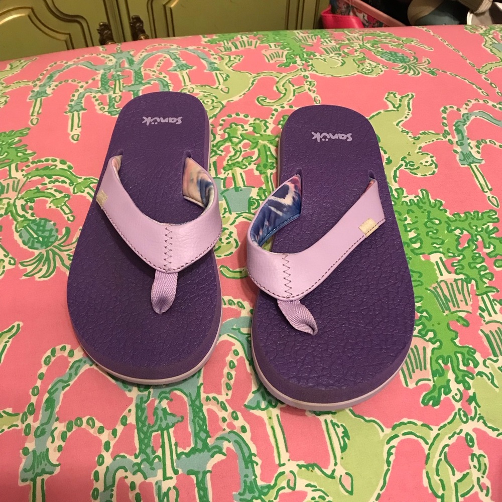 Sanuk kids purple flip flop sandals size 2/3